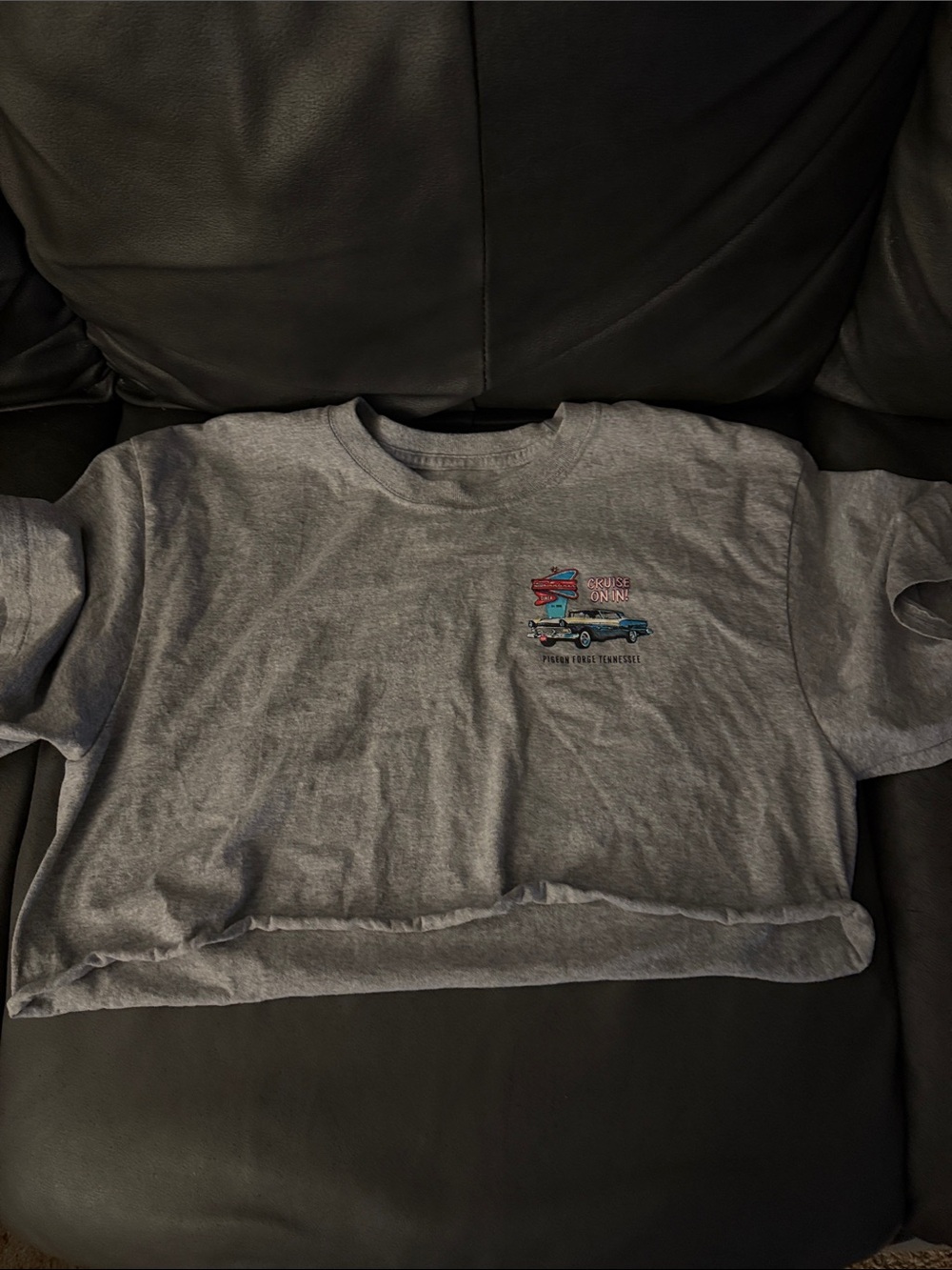 Women’s TN pigeon forge Grey Graphic Tee with Retro Car Print